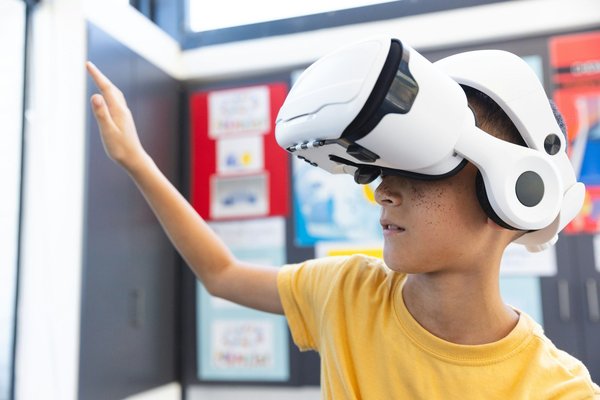 How to Leverage Augmented Reality for Enhancing UK Retail Store Experiences?
